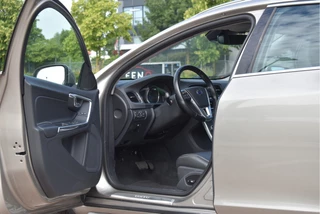 Volvo V60 2.0 T4 Summum 191 pk Luxury Line Winter | Vol | NL-Auto | Trekhaak | Open dak | Standkachel | Elekt.stoelen | Camera | LED/Xenon | 4-Seasons / 14