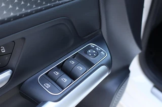 Mercedes-Benz B-Class 200 Luxury Line Panoramadak / Stuurwielverwarming / Stoelverwarming / 44