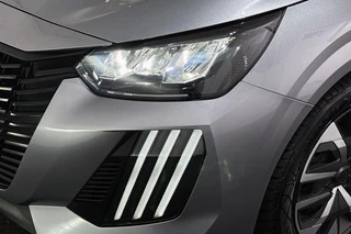 Peugeot 208 1.2 PureTech 75 Style / 18