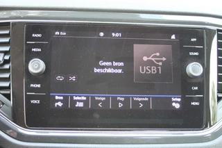 Volkswagen T-Roc 1.5 TSI Sport 150pk Stoel/stuur verwarming / afneembare trekhaak. / 43