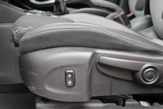 Opel Crossland X 1.2 Innovation  | Winterpack | Trekhaak | Navigatie | Keyless | Parkeersensoren voor + achter / 17