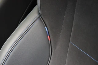BMW X1 sDrive20i Executive M Sport Pakket Automaat  / Live Cockpit Professional / Shadow Line / Comfort Access / Head-Up Display / Adaptieve LED / 18 Inch / Parking Assistant Plus / Innovation Pack / Elektrisch Verstelbare Voorstoelen / Extra Getint Glas / 19