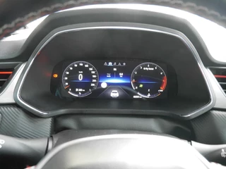 Renault Captur 1.3 mild hybrid 140 RS Line | Stoel en stuurverwarming | Achteruitrijcamera| 18 inch lichtmetalen velgen | Adaptive cruise control | Climate control | Trekhaak / 17