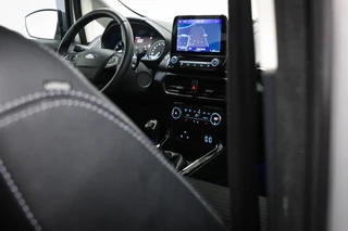 Ford EcoSport 1.0 EcoBoost Titanium | WINTER / NAVIGATIE / DESIGN / PARKING- PACK | TREKHAAK | 17" / 15
