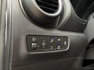 Hyundai Kona EV Fashion 64KWH Premium SOH 97 Navi Carplay Camera HUD / 25