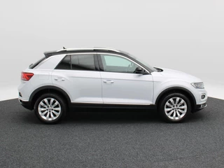 Volkswagen T-Roc 1.5 TSi Sport 150 Pk | Trekhaak | Adaptive Cruise | Camera | CarPlay | Panorama dak | 17 Inch | 159.197 Km !! / 9