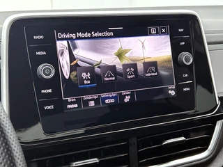 Volkswagen T-Roc 1.0 TSI R-Line | Camera | Adaptive Cruise | Stoelverwarming | CarPlay / 26