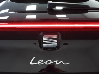 SEAT Leon Sportstourer 1.0 eTSI Aut. Style Business Intense NAVI/CAMERA/LED/TREKH./17"LMV! / 31