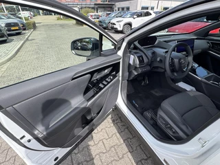 Toyota bZ4X DYNAMIC 71KWH BI-TONE PANO-DAK STOEL/STUURVERW BLIND-SPOT 360° CAMERA EL-ACHTERKLEP WARMTEPOMP / 16
