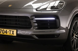 Porsche Cayenne 3.0 E-Hybrid Platinum Edition | LUCHTVERING | MASSAGE | STOELVENTILATIE | COMFORTSTOELEN | CAMERA | 22" / 21