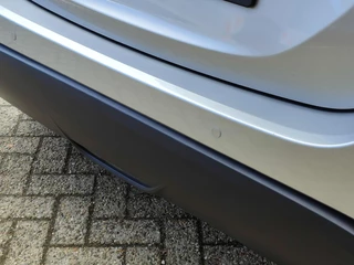 Toyota Yaris 1.5 Hybrid 115 DYNAMIC NL-AUTO STOEL/STUURVERW BLIND SPOT PARK-SENSOREN NAVI CAMERA CLIMA AD-CRUISE APPLE/ANDROID KEYLESS 16'' LM-VELGEN / 27