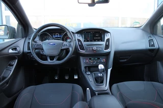 Ford Focus 1.5 ST-LINE **NL-Auto** 150pk / 15
