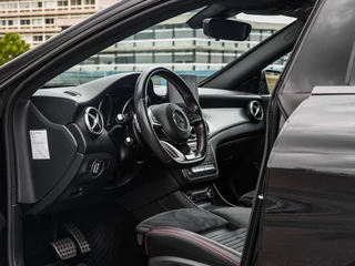 Mercedes-Benz CLA-klasse 180 Business Solution AMG Night Upgrade | Panoramadak | Camera | Apple CarPlay/Android Auto | LED | Navigatie| Stoelverwarming | 18" / 11