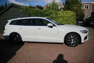 Volvo V60 2.0 T6 TE AWD MomPro / 2
