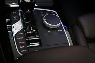 BMW X4 xDrive20i Business Edition Plus | PANORAMADAK | HEAD UP | HOUTAFWERKING | STUURVERWARMING | 19" / 38