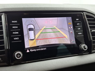 Skoda KAROQ 1.5 TSI ACT Business Edition Plus | Automaat | Adaptive cruise | Stoelverwarming | Camera | Parkeersensoren | BTW / 19