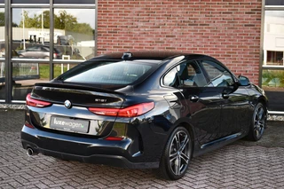 BMW 2 Serie Gran Coupé 218i M-Sport  Shadowline Trekhaak 18inch Live-cockpit Sfeerverlichting / 33