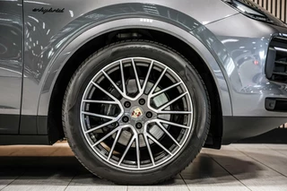 Porsche Cayenne Coupé 3.0 E-Hybrid|ACC|GTS-stoel|Chrono|Pano / 17