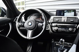 BMW 3 Serie Touring 320i M Sport Shadow  | Virtual Cockpit | Achteruitrijcamera | Groot Navi | HiFi | / 6