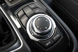 BMW 2 Series Active Tourer 218i Executive Automaat  / Trekhaak / Parkeersensoren / Stoelverwarming / Navigatie / Cruise Control / Bluetooth / Climate Control / LED / Sportstoelen / Multifunctioneel Stuurwiel / 17 Inch / 22
