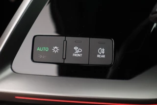 Audi A3 Sportback 45 TFSIe 245pk S edition Competition Camera Keyless HUD Stoelverwarming Adaptive Cruise Navigatie S-Line / 16