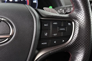 Lexus UX 250h AWD F Sport Premium / 33