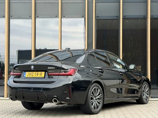 Bmw 3-serie 330i xDrive M-sport | 360 Camera | Keyless | Sfeerverlichting | / 2