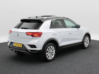 Volkswagen T-Roc 1.5 TSi Sport 150 Pk | Trekhaak | Adaptive Cruise | Camera | CarPlay | Panorama dak | 17 Inch | 159.197 Km !! / 2