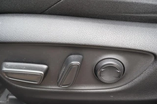 Toyota RAV4 2.5 Plug-in Hybrid AWD Style TREKHAAK PARKEERSENSOREN STOEL/STUURVERW. LED DAB APPLE/ANDROID NAVI AD-CRUISE / 12