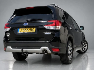 Subaru Forester 2.0i e-BOXER Luxury AUT  | dealer onderh. | leder interieur | trekhaak | adapt. cruise | carplay | memory seat / 6