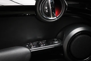 MINI 5-Deurs 2.0 Cooper S Chili Serious Business | PANORAMADAK | HEAD UP | LEDER | STOELVERWARMING | CLIMA / 26