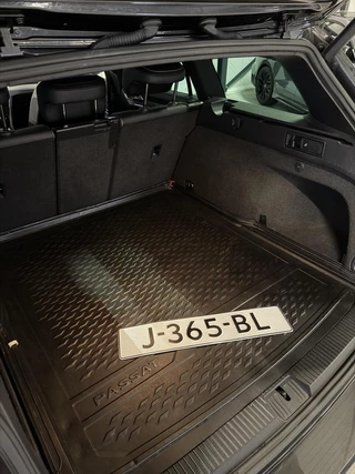 Volkswagen Passat 1.6 TDI R-line Pano Virtual Trekhaak NAP / 30