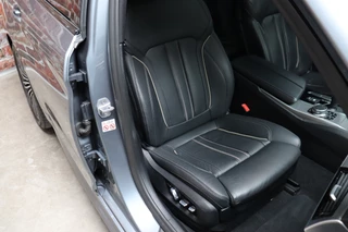 BMW 5 Series Touring 520i High Executive M Sport Pakket Automaat  / Navigatiesysteem Professional / Panoramadak / Comfortstoelen / Driving Assistant Plus / 19 Inch / Stoelverwarming voor+achter / Achteruitrijcamera / Hifi / Adaptieve LED-koplampen / Leder / DAB / 16
