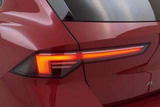 Opel Astra 1.2 Business Elegance 130pk | Navigatie | Climate Control | Stoel-Stuur-Voorruitverwarming | LED Verlichting | Camera | AGR Comfortstoel | Apple Carplay - Android Auto / 37