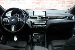 BMW X2 xDrive20i High Executive M Sport Pakket Automaat  / Navigatiesysteem Plus / Leder / Panoramadak / Achteruitrijcamera / Stoelverwarming / Climate Control / Hifi / Shadow Line / Parkeersensoren voor+achter / Extra Getint Glas / 19 Inch / 17