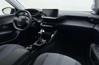 Peugeot 208 1.2T Allure Pack 100pk | Navigatie | Adaptive Cruise Control | Stoelverwarming | Climate Control | Achteruitrijcamera | LED koplampen | 3D Cockpit | 16'' Lichtmetalen velgen | Apple Carplay & Android Auto / 17