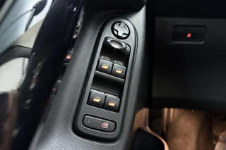 Citroen C3 1.2 82pk Exclusive | Zenith voorraam | Parkeersensoren | Cruise Control | Navi | Climate Control | Lichtmetalen velgen / 18