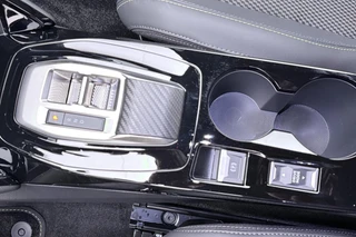 Peugeot 2008 1.2 Hybrid 145 GT / 18" / Navigation pack /  2+6 Jaar Garantie / 22