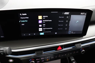 Kia Sorento 1.6 T-GDi Plug-in Hybrid 4WD ExecutiveLine 7p Nieuw en Direct leverbaar! - - Stoel/Stuurverwarming - 1700kg trekgewicht - Apple Carplay - Android Auto - Panorama Dak - - Fabrieksgarantie tot 2033 / 27