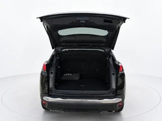 Peugeot 3008 1.2 PureTech Allure / 7