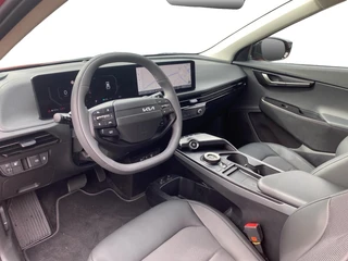 Kia EV6 Light Edition 63 kWh | VOORRAAD VOORDEEL NU €42.950,- | Direct leverbaar | Stoel+Stuur verwarming | Climate control | Navigatie | Parkeer camera achter | Parkeer sensoren voor en achter / 12
