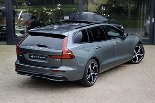 Volvo V60 T8 AWD Plus Dark / 2