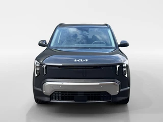 Kia EV2 Plus 42.2 kWh 3.000,- Inruilkorting | Privacy Glass | 18" lichtmetalen velgen | Warmtewerend glas rondom | Draadloze oplader voor smartphone / 2