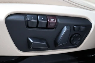 BMW X1 xDrive25i High Executive xLine Automaat  / Navigatiesysteem Plus / Driving Assistant Plus / Trekhaak / Panoramadak / Park Assistant / Leder / Park Assistant / AWD / 18 Inch / Head-Up Display / Stoelverwarming / Hifi / Parkeersensoren / Climate Control / LED / 38