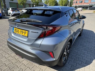 Toyota C-HR 1.8 HYBRID STYLE STOELVERW BLIND-SPOT PARK-SENSOREN NAVI APPLE/ANDROID KEYLESS 18" LM-VELGEN ALL-SEASONS / 4
