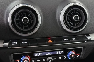 Audi A3 Sportback 30 TFSI Advance Sport S-Line Trekhaak Stoelverwarming Navi Virtual / 35