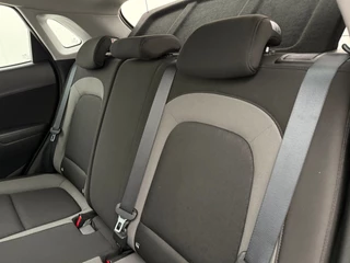 Hyundai Kona 1.0 T-GDI Comfort | Cruise control | Stuur & stoelverwarming | Camera | Parkeersensoren achter | Trekhaak / 12