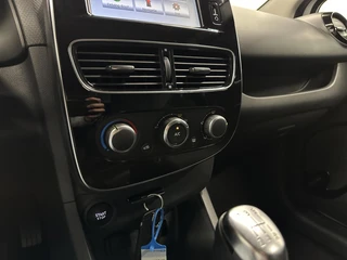 Renault Clio Estate 0.9 TCe Limited CRUISE NAVI CARPLAY. / 35