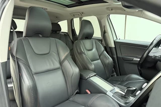 Volvo XC60 2.0 T5 FWD Ocean Race 245pk | Panoramadak | Elektrische stoelen | Verwarmde voorruit | Stoelverwarming | Handsfree kofferklep | Camera | Lederen bekleding | Afneembare trekhaak | 1.600kg trekgewicht | NL auto / 15