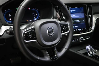 Volvo V60 2.0 B4 Ultimate Dark | PANORAMADAK | HEAD UP | STANDKACHEL | ACHTERBANKVERWARMING | 360 CAMERA | 20" / 34